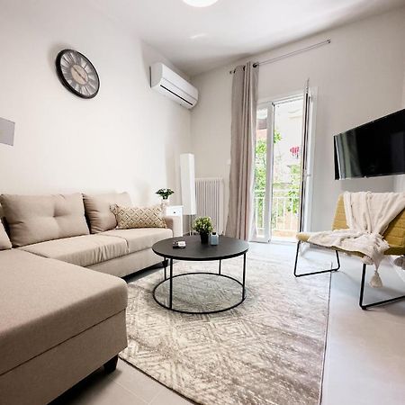 Metro Chic Haven: Modernized Urban Studio Near The Tram เอเธนส์ ภายนอก รูปภาพ