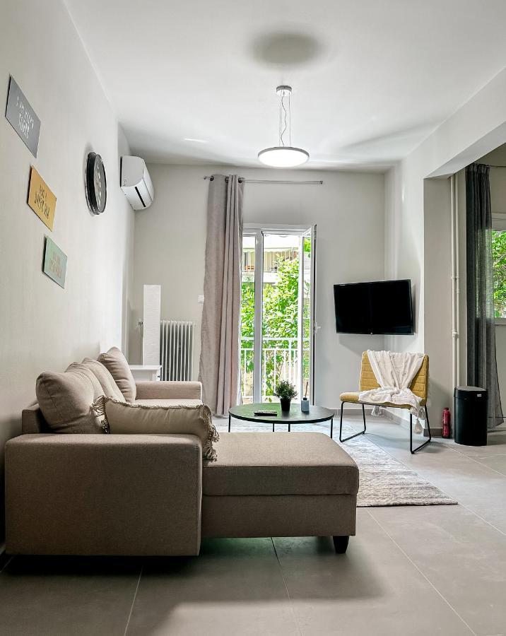 Metro Chic Haven: Modernized Urban Studio Near The Tram เอเธนส์ ภายนอก รูปภาพ