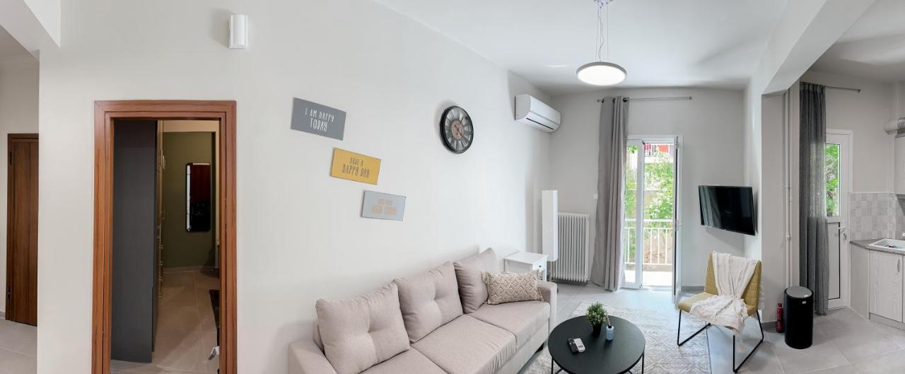 Metro Chic Haven: Modernized Urban Studio Near The Tram เอเธนส์ ภายนอก รูปภาพ