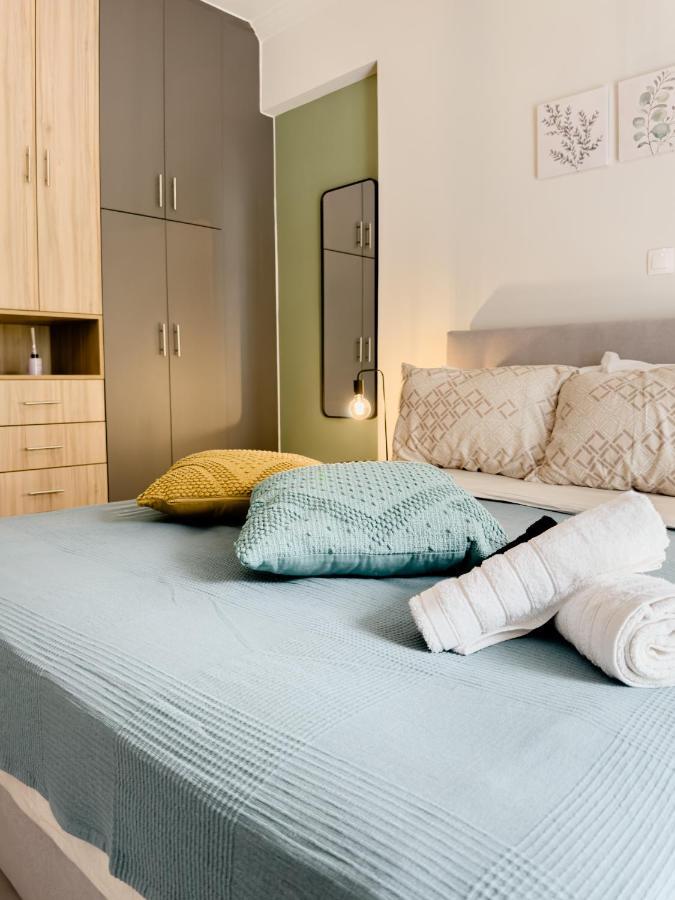 Metro Chic Haven: Modernized Urban Studio Near The Tram เอเธนส์ ภายนอก รูปภาพ