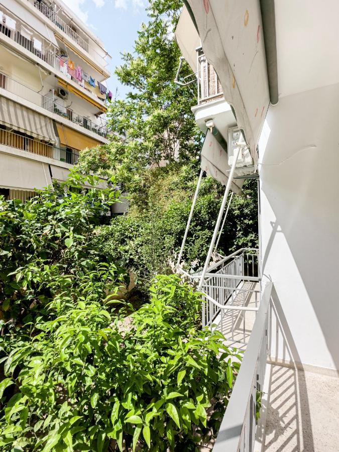 Metro Chic Haven: Modernized Urban Studio Near The Tram เอเธนส์ ภายนอก รูปภาพ