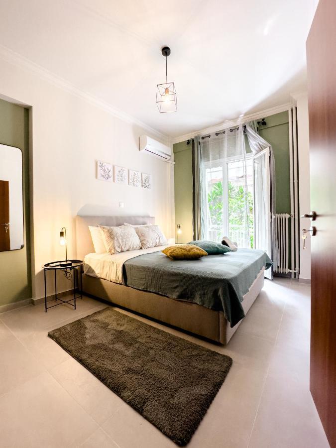 Metro Chic Haven: Modernized Urban Studio Near The Tram เอเธนส์ ภายนอก รูปภาพ