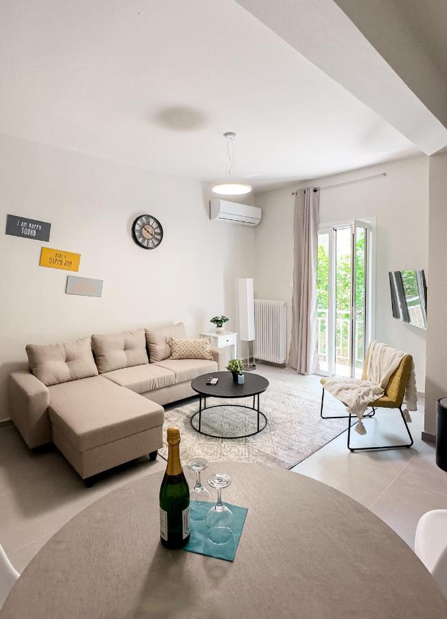 Metro Chic Haven: Modernized Urban Studio Near The Tram เอเธนส์ ภายนอก รูปภาพ